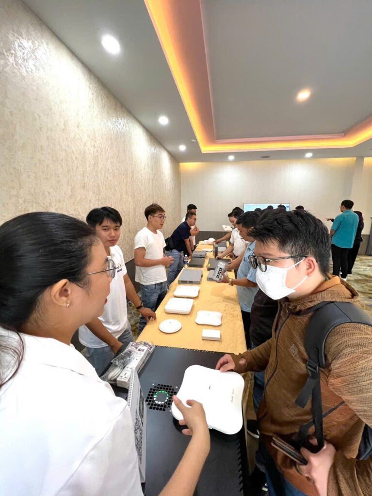 workshop dot pha cung ruijie sme wifi 7